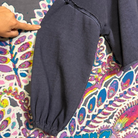 ANTHROPOLOGIE Vintage Look Cropped Oversized Navy Blue Sweatshirt Raw Hem Large - Picture 2 of 11